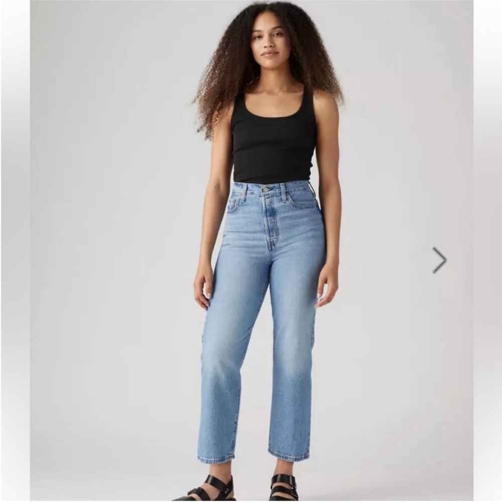 NWT Levi ribcage straight ankle Jeans Size 29
